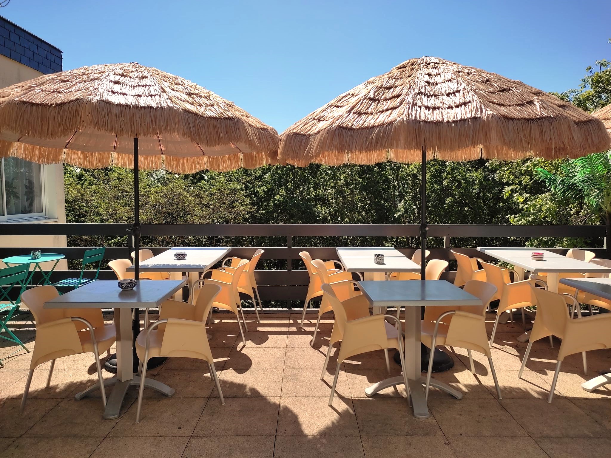 Terrasse Bar-Restaurant TIKI BAR à Turenne Restaurant Bar Tiki La Gironie