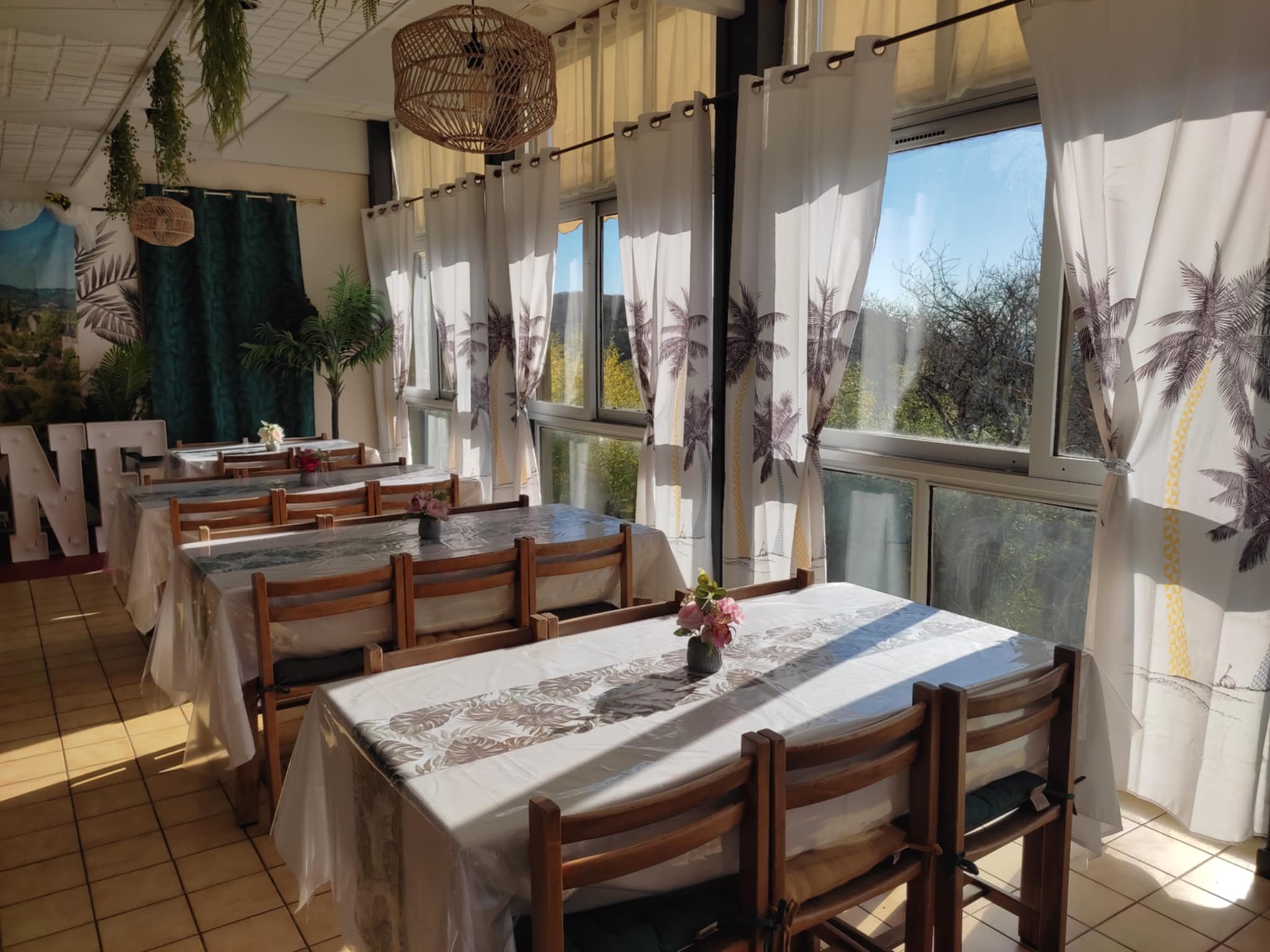 Salle Restaurant TIKI Bar Kamea Club Turenne Corrèze La Gironie, chambre double, vue balcon